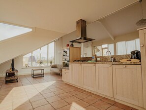 Microwave, oven, dishwasher, high chair - Lovely apartment for 4 guests with WIFI, TV, balcony and pets allowed (Uitgeest)