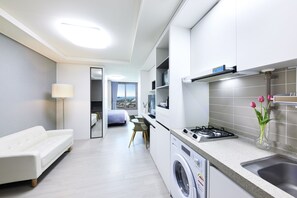 Deluxe Double Room, 1 Double Bed, Sea View | Individually decorated, individually furnished, desk, laptop workspace - Bridge residence hotel (Seogwipo)