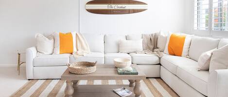 Smart TV, reproductor de DVD, libros, videoteca
