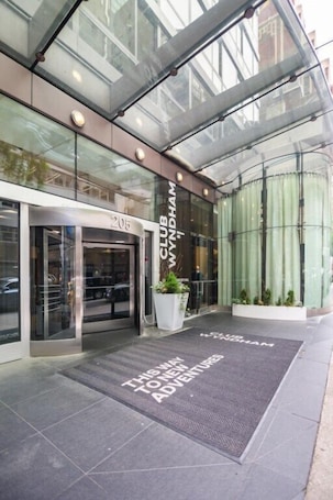 Exterior detail. Wyndham Midtown 45 at New York City - Hotel