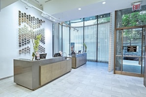 Lobby - Manhattan | Grand Central City Base | Dining & Broadway (Manhattan)