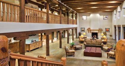 Taos | Couples Mountain Getaway | Hot Tub + Ski Town