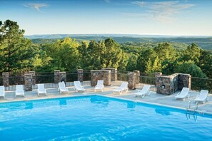 Piscina interna, piscina aquecida