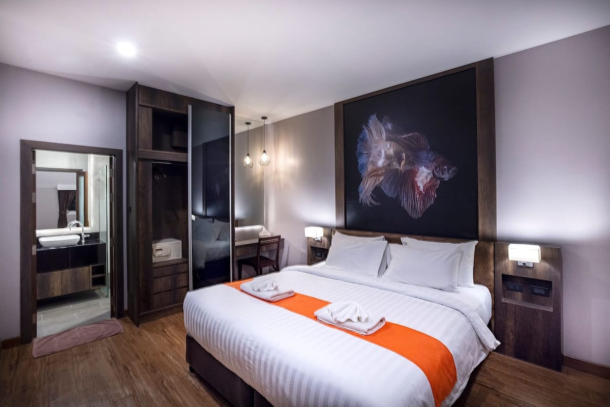 Caja de seguridad en la habitación, wifi gratis y ropa de cama