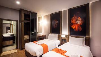 In-room safe, free WiFi, bed sheets