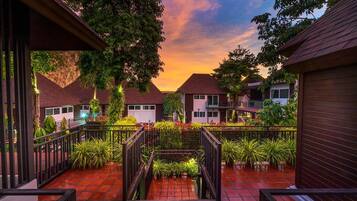 Deluxe Double or Twin Room | In-room safe, free WiFi, bed sheets