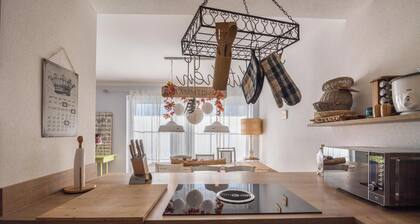 Charming Apartment “Lausbub” with Wi-Fi, Terrace & Garden