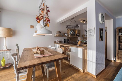 Charming Apartment “Lausbub” with Wi-Fi, Terrace & Garden