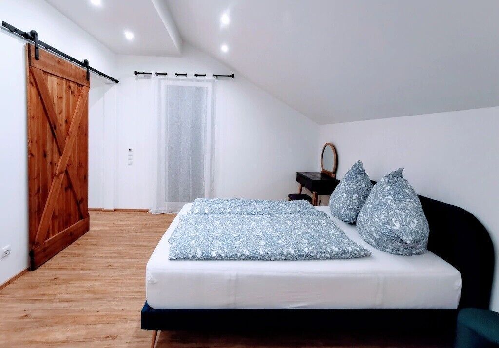 2 habitaciones, escritorio, tabla de planchar con plancha y wifi gratis 