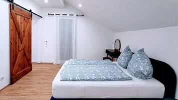 2 bedrooms, desk, iron/ironing board, free WiFi