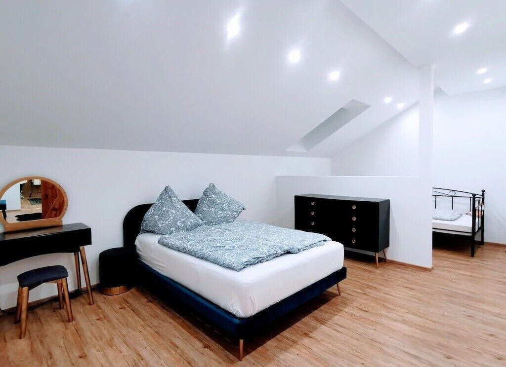 2 slaapkamers, een bureau, een strijkplank/strijkijzer, gratis wifi