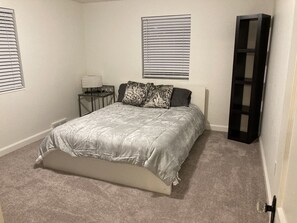 4 bedrooms, desk, iron/ironing board, WiFi (free)