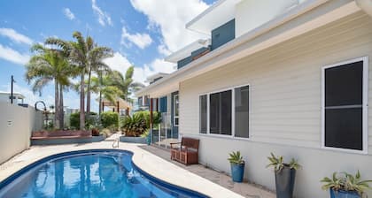 Perfect Getaway with beach views!