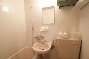 Kamar Double Kota, Bebas Asap Rokok | Kamar mandi | Kombinasi shower/bathtub dan perlengkapan mandi gratis