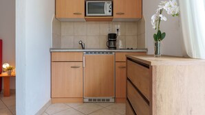 茶具/咖啡用具、冰箱、微波炉、炉灶
