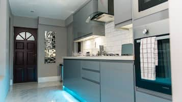 Superior Apartment, Ensuite | Private kitchen