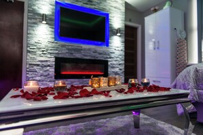 ห้องซูพีเรียสวีท, ห้องน้ำในตัว (First Floor Front Flat) | ภายใน