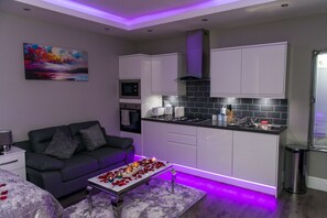 ห้องซูพีเรียสวีท, ห้องน้ำในตัว (First Floor Front Flat) | ภายใน