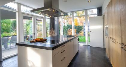 Stilvolles Ferienhaus mit geschlossenem Garten