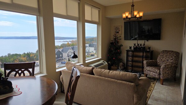 Smart TV, DVD player