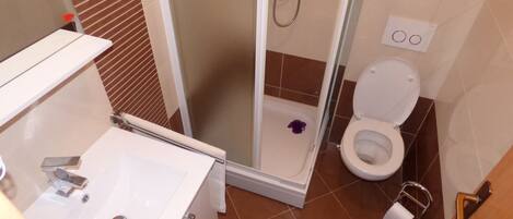 Bathtub, hair dryer, towels