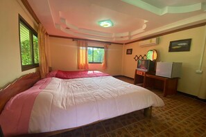 Suíte família | Escrivaninha, Wi-Fi de cortesia, roupa de cama