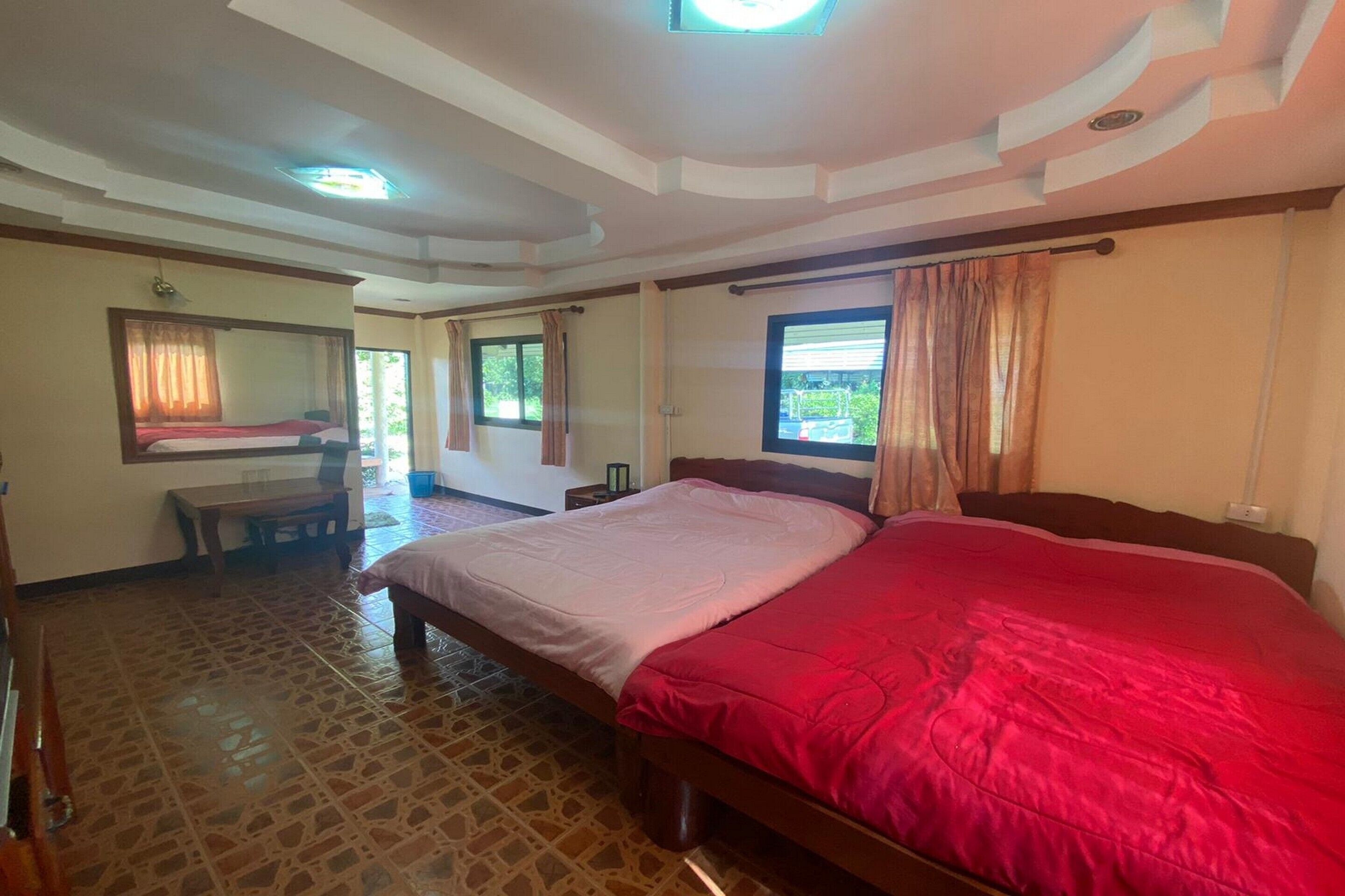 Suíte família | Escrivaninha, Wi-Fi de cortesia, roupa de cama