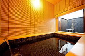 A room with a tiled wall, a window, and a black tiled floor. - Yamagata Kyomachi Hatago Gojo Nishitoin (Kyoto)