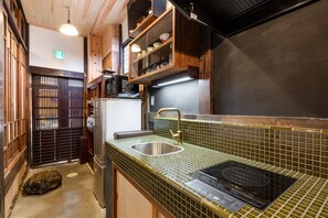 บ้านพัก, ปลอดบุหรี่ | ครัวขนาดเล็กส่วนตัว | ตู้เย็นขนาดใหญ่, ไมโครเวฟ, เตาอบ, เตาประกอบอาหาร