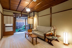 บ้านพัก, ปลอดบุหรี่ | 3 ห้องนอน, เตารีด/โต๊ะรีดผ้า, Wi-Fi ฟรี, ผ้าปูที่นอน