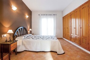 4 slaapkamers, een kluis op de kamer, een strijkplank/strijkijzer