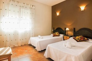 2 多间卧室、客房内保险箱、熨斗/熨衣板、免费 WiFi