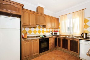 Réfrigérateur, micro-ondes, four, lave-vaisselle