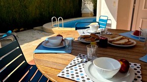 Unclassified image, 5 of 39, button