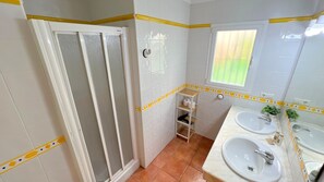 Unclassified image, 3 of 39, button