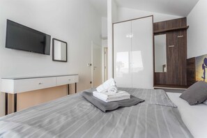 3 bedrooms, WiFi, bed sheets