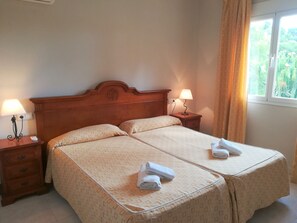 3 soveværelser, pengeskab på værelset, strygejern/strygebræt