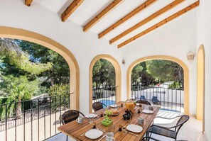 Unclassified image, 3 of 14, button