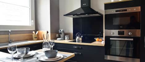 Fridge, microwave, oven, stovetop
