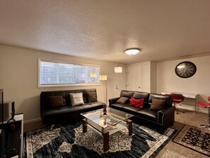 TV - Apartment, Free Breakfast, Close by Rexburg Temple & BYUI. Parks. Yellowstone. (Rexburg)