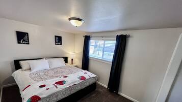 2 Schlafzimmer, Schreibtisch, Bügeleisen/Bügelbrett, WLAN