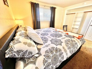 2 bedrooms, desk, iron/ironing board, WiFi