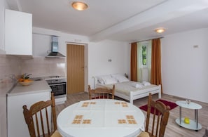 Studio (Studio Apartment with Balcony) | Interior - Apartments Anka (Dubrovnik)