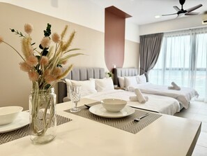 Deluxe Studio | In-room safe, desk, laptop workspace, soundproofing