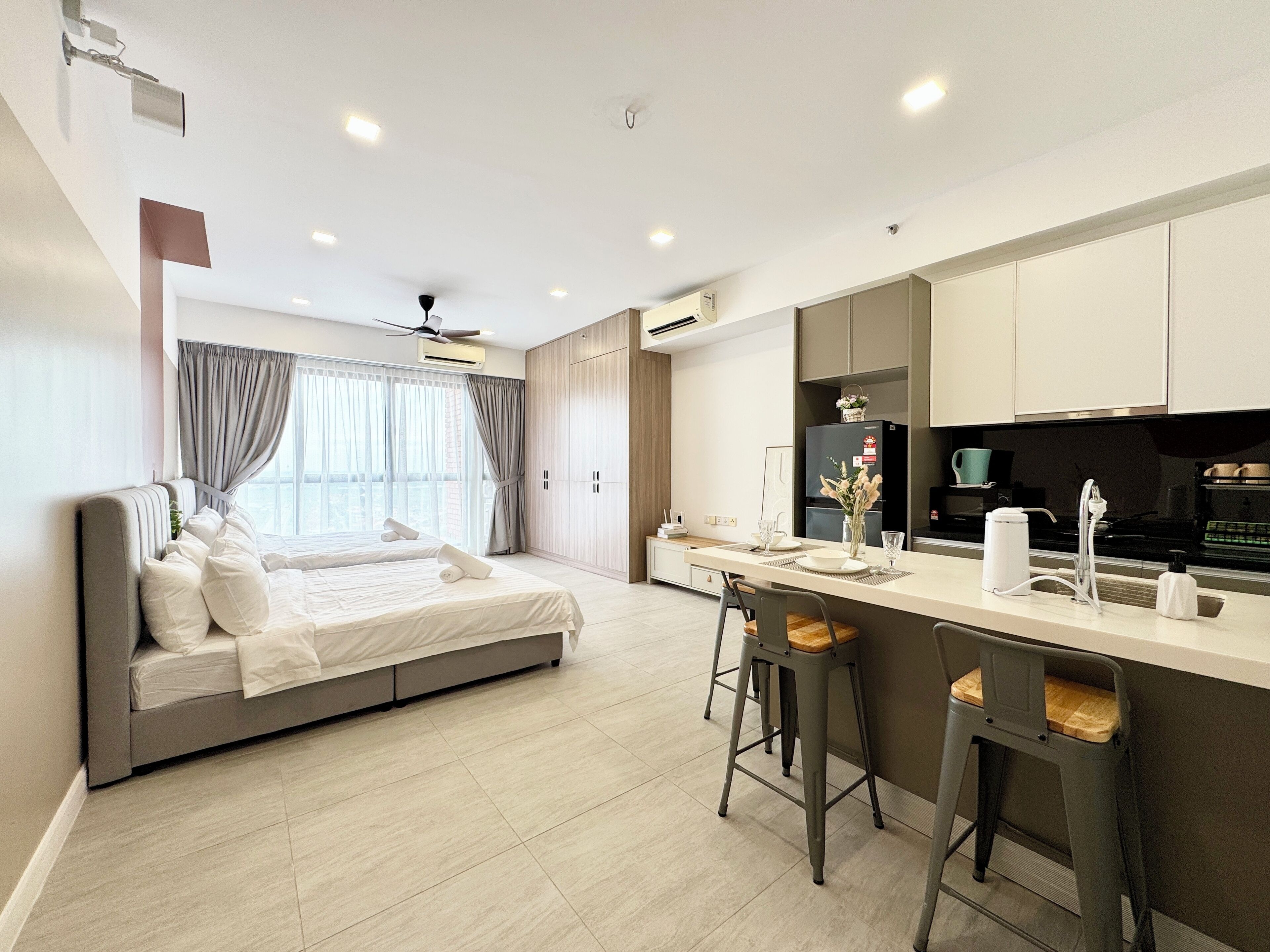 In-room safe, desk, laptop workspace, soundproofing