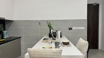 Deluxe Studio | Private kitchen