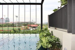 Una piscina cubierta