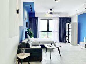 Estudio superior | Zona de estar | Televisión de 50 cm con canales por cable, Netflix