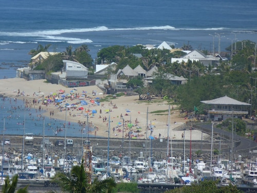 F4 in the heart of the village, facing the sea