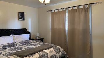 2 habitaciones, escritorio, cuna de viaje y wifi